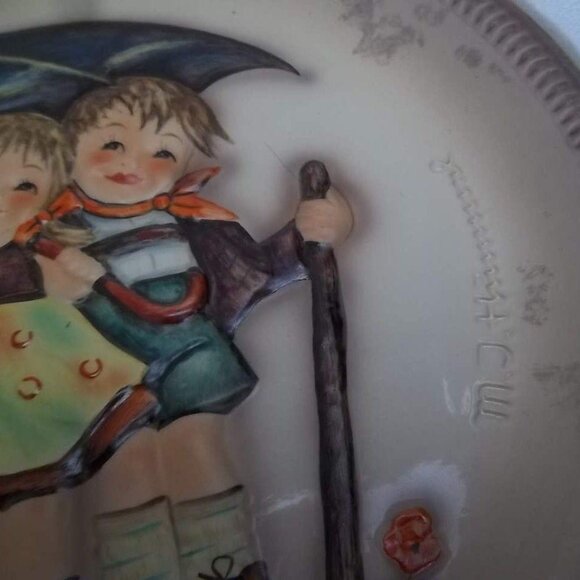 Hummel Stormy Weather First Edition Anniversary 10" Plate - 1975 - Picture 5 of 5